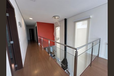 Casa de condomínio à venda com 252m², 5 quartos e 4 vagas Casa de condomínio à venda com 252m², 5 quartos e 4 vagasCorredor
