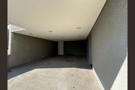 Casa de condomínio à venda com 252m², 5 quartos e 4 vagas Casa de condomínio à venda com 252m², 5 quartos e 4 vagasGaragem
