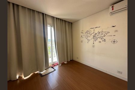 Casa de condomínio à venda com 252m², 5 quartos e 4 vagas Casa de condomínio à venda com 252m², 5 quartos e 4 vagasSuíte 1