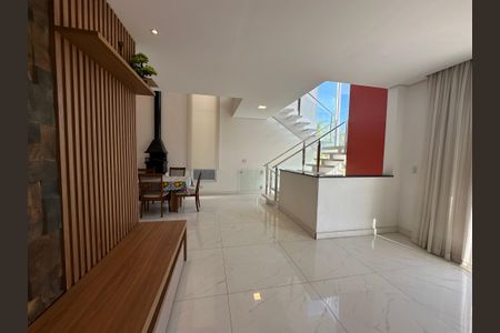 Sala de casa de condomínio à venda com 4 quartos, 252m² em Suru, Barueri