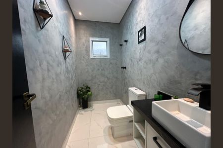 Casa de condomínio à venda com 252m², 5 quartos e 4 vagas Casa de condomínio à venda com 252m², 5 quartos e 4 vagasBanheiro social 2