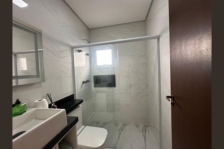Casa de condomínio à venda com 252m², 5 quartos e 4 vagas Casa de condomínio à venda com 252m², 5 quartos e 4 vagasBanheiro social