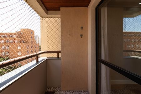 Apartamento à venda com 82m², 3 quartos e 2 vagas Apartamento à venda com 82m², 3 quartos e 2 vagasVaranda