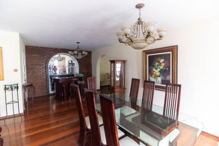 Casa para alugar com 441m², 5 quartos e 1 vagaSala