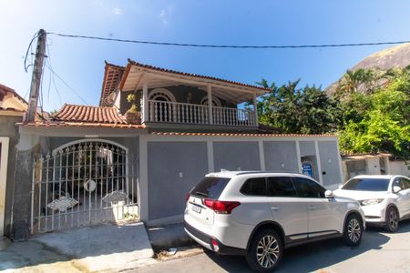Casa para alugar com 441m², 5 quartos e 1 vagaFachada