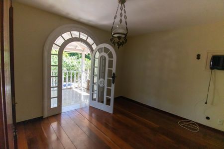 Casa para alugar com 441m², 5 quartos e 1 vagaQuarto 4