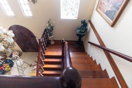 Casa para alugar com 441m², 5 quartos e 1 vagaEscada