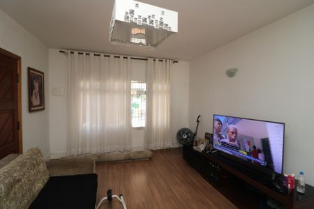 Sala de casa à venda com 3 quartos, 125m² em Jardim Nice, São Paulo