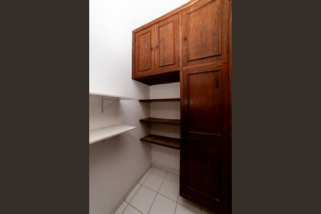 Apartamento à venda com 133m², 3 quartos e 2 vagas Apartamento à venda com 133m², 3 quartos e 2 vagasQuarto de Serviço