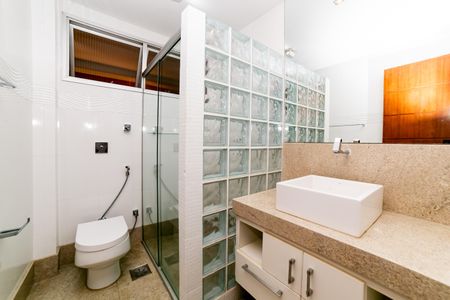 Apartamento à venda com 133m², 3 quartos e 2 vagas Apartamento à venda com 133m², 3 quartos e 2 vagasBanheiro Social