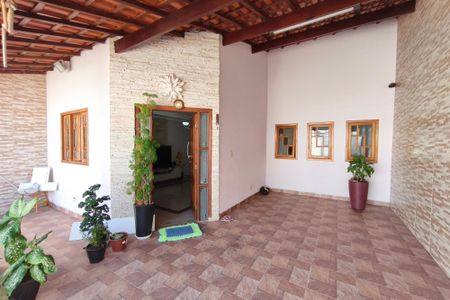 Casa à venda com 270m², 3 quartos e 5 vagasQuintal - Garagem