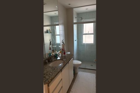 Banheiro de apartamento à venda com 3 quartos, 132m² em Tamboré, Santana de Parnaíba