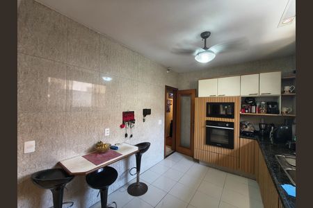 Casa à venda com 350m², 5 quartos e 4 vagas