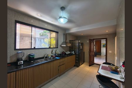 Casa à venda com 350m², 5 quartos e 4 vagas