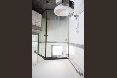 Apartamento à venda com 225m², 4 quartos e 4 vagasBanheiro 