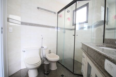 Apartamento à venda com 225m², 4 quartos e 4 vagasBanheiro 