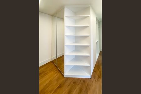 Apartamento para alugar com 177m², 3 quartos e 2 vagas Apartamento para alugar com 177m², 3 quartos e 2 vagasQuarto 3 - Suíte Master Closet