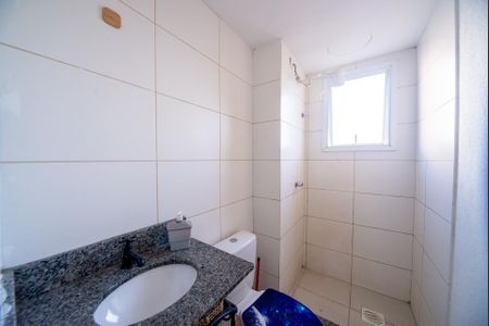 Banheiro de apartamento para alugar com 2 quartos, 44m² em Santa Isabel, Viamão