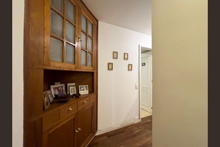 Apartamento à venda com 176m², 3 quartos e 1 vagaCorredor de acesso