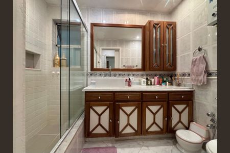 Apartamento à venda com 176m², 3 quartos e 1 vagaBanheiro social