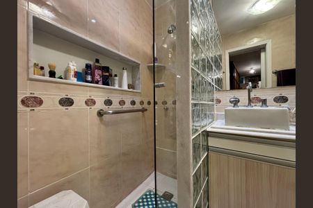 Apartamento à venda com 176m², 3 quartos e 1 vagaSuíte - banheiro