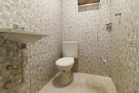 Banheiro de kitnet/studio para alugar com 1 quarto, 33m² em Vila Nova Carolina, São Paulo