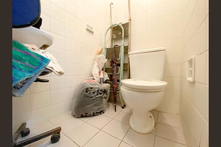 Apartamento à venda com 100m², 3 quartos e 2 vagas Apartamento à venda com 100m², 3 quartos e 2 vagasBanheiro de Serviço