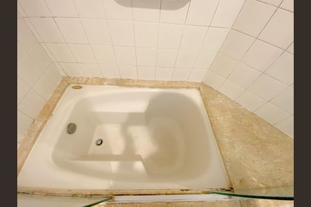 Apartamento à venda com 100m², 3 quartos e 2 vagas Apartamento à venda com 100m², 3 quartos e 2 vagasBanheiro Suíte