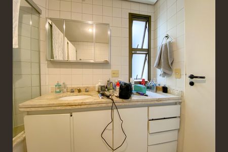 Apartamento à venda com 100m², 3 quartos e 2 vagas Apartamento à venda com 100m², 3 quartos e 2 vagasBanheiro Suíte