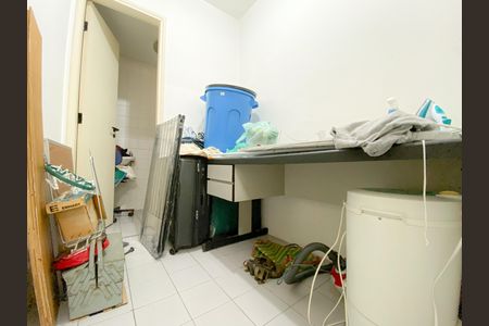 Apartamento à venda com 100m², 3 quartos e 2 vagas Apartamento à venda com 100m², 3 quartos e 2 vagasQuarto de Serviço