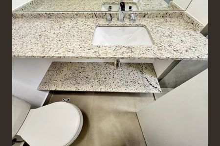 Apartamento à venda com 68m², 2 quartos e 1 vaga Apartamento à venda com 68m², 2 quartos e 1 vagaBanheiro da Suíte 1