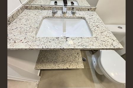 Apartamento à venda com 68m², 2 quartos e 1 vaga Apartamento à venda com 68m², 2 quartos e 1 vagaBanheiro da Suíte 2