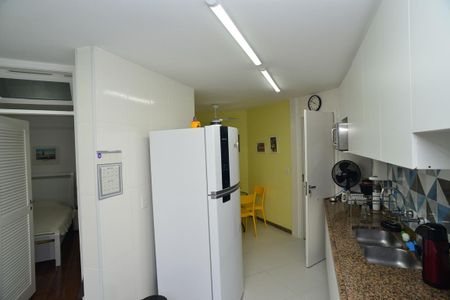 Apartamento para alugar com 114m², 3 quartos e 2 vagas Apartamento para alugar com 114m², 3 quartos e 2 vagasCozinha
