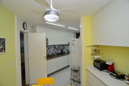 Apartamento para alugar com 114m², 3 quartos e 2 vagas Apartamento para alugar com 114m², 3 quartos e 2 vagasCozinha
