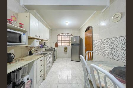 Casa à venda com 234m², 5 quartos e 4 vagas Casa à venda com 234m², 5 quartos e 4 vagasCozinha