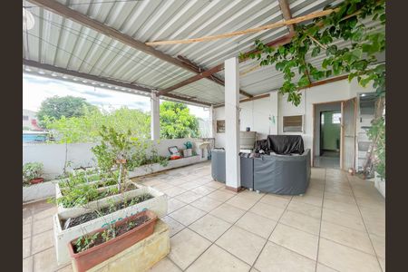 Casa à venda com 234m², 5 quartos e 4 vagas Casa à venda com 234m², 5 quartos e 4 vagasTerraço