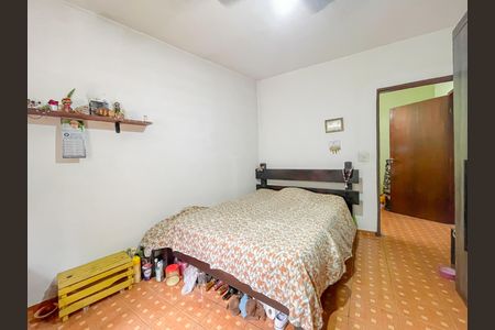 Casa à venda com 234m², 5 quartos e 4 vagas Casa à venda com 234m², 5 quartos e 4 vagasQuarto 2