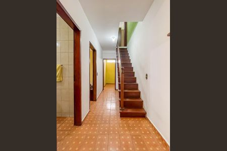 Casa à venda com 234m², 5 quartos e 4 vagas Casa à venda com 234m², 5 quartos e 4 vagasCorredor