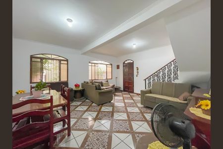 Sala de casa à venda com 5 quartos, 234m² em Km 18, Osasco