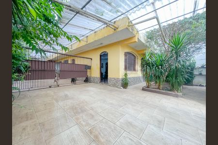 Casa à venda com 234m², 5 quartos e 4 vagas Casa à venda com 234m², 5 quartos e 4 vagasGaragem