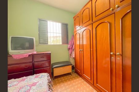 Casa à venda com 234m², 5 quartos e 4 vagas Casa à venda com 234m², 5 quartos e 4 vagasQuarto 4
