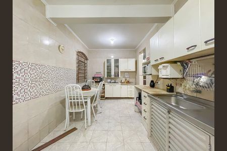 Casa à venda com 234m², 5 quartos e 4 vagas Casa à venda com 234m², 5 quartos e 4 vagasCozinha