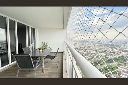 Apartamento à venda com 281m², 4 quartos e 3 vagas Apartamento à venda com 281m², 4 quartos e 3 vagasVaranda