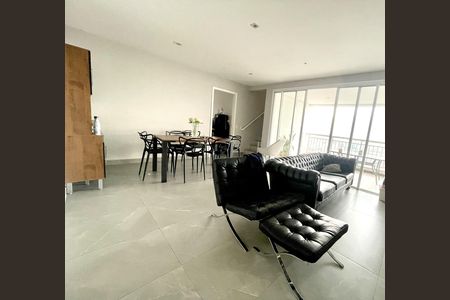 Apartamento à venda com 281m², 4 quartos e 3 vagas Apartamento à venda com 281m², 4 quartos e 3 vagasSalaÁrea externa