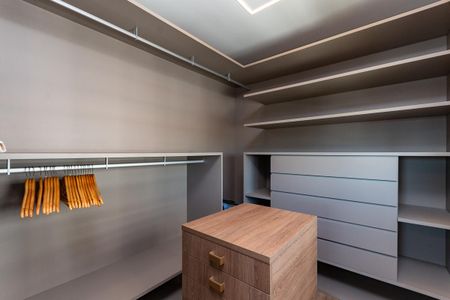 Apartamento à venda com 89m², 1 quarto e 2 vagas Apartamento à venda com 89m², 1 quarto e 2 vagasCloset Quarto Suíte