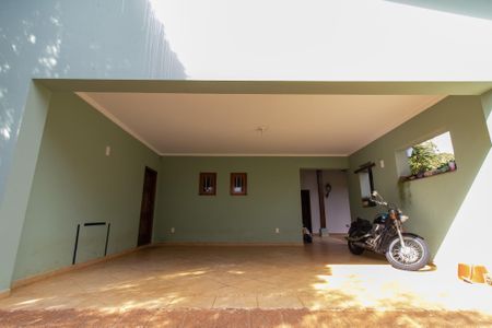 Casa para alugar com 430m², 4 quartos e 4 vagas Casa para alugar com 430m², 4 quartos e 4 vagasGaragem