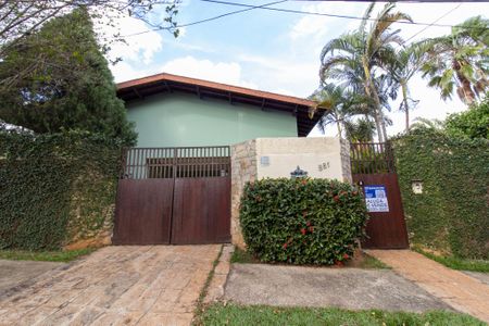 Casa para alugar com 430m², 4 quartos e 4 vagas Casa para alugar com 430m², 4 quartos e 4 vagasFachada