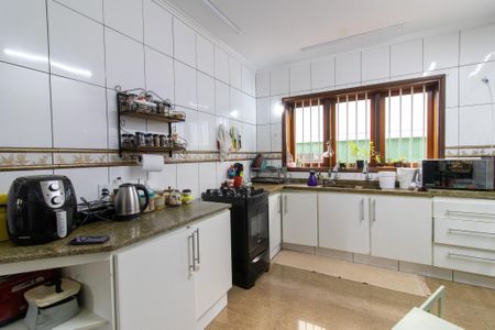 Casa para alugar com 430m², 4 quartos e 4 vagas Casa para alugar com 430m², 4 quartos e 4 vagasCozinha