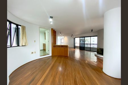 Apartamento à venda com 215m², 5 quartos e 4 vagas Apartamento à venda com 215m², 5 quartos e 4 vagasSala