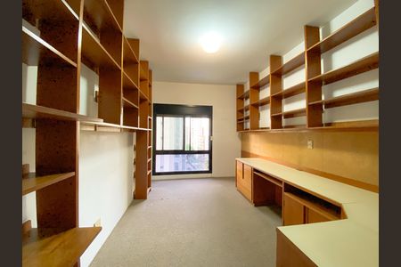 Apartamento à venda com 215m², 5 quartos e 4 vagas Apartamento à venda com 215m², 5 quartos e 4 vagasSuíte 2